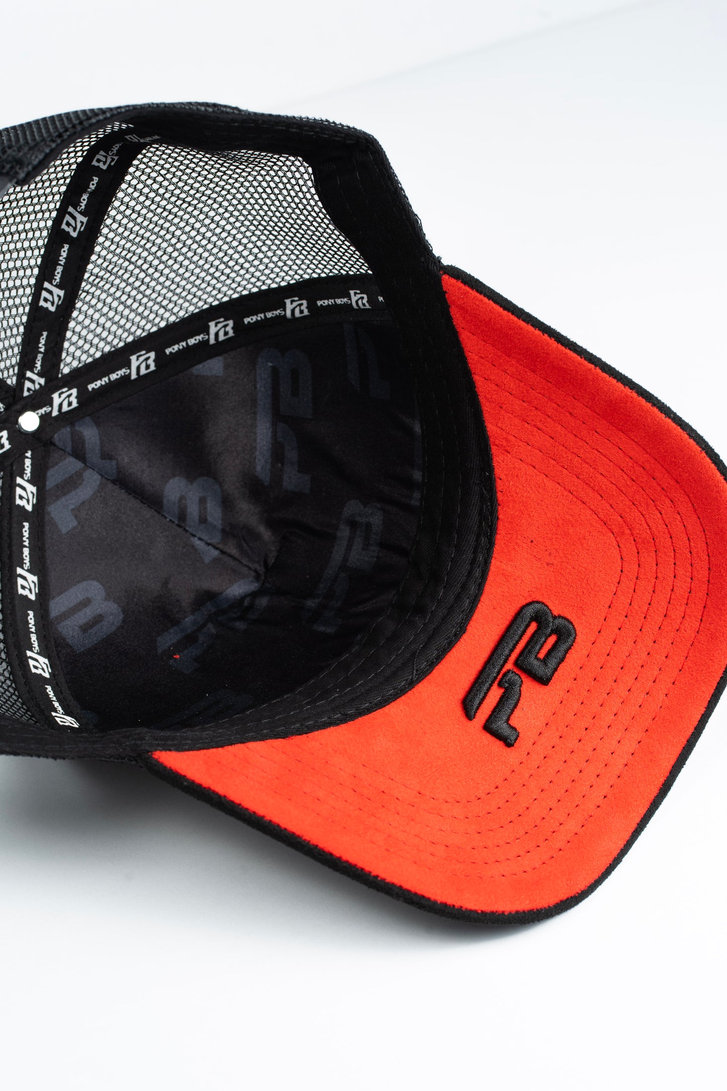 Arriba la Compañia trucker hat